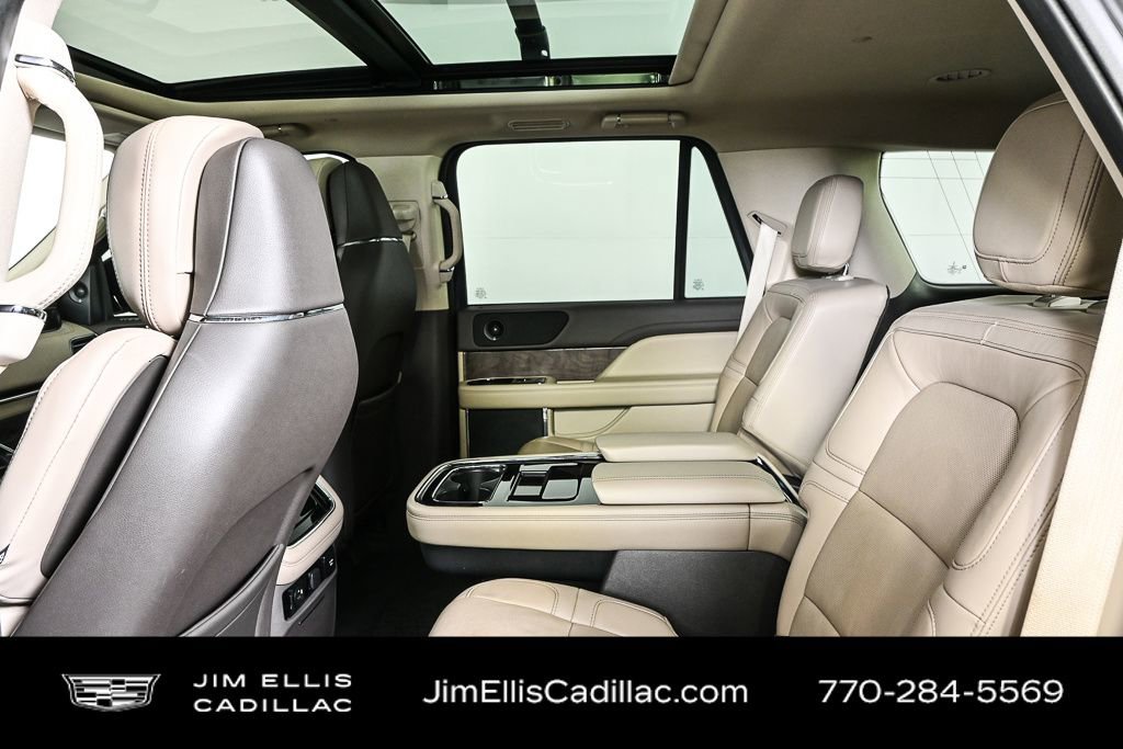 Used 2022 Lincoln Navigator Reserve image 17