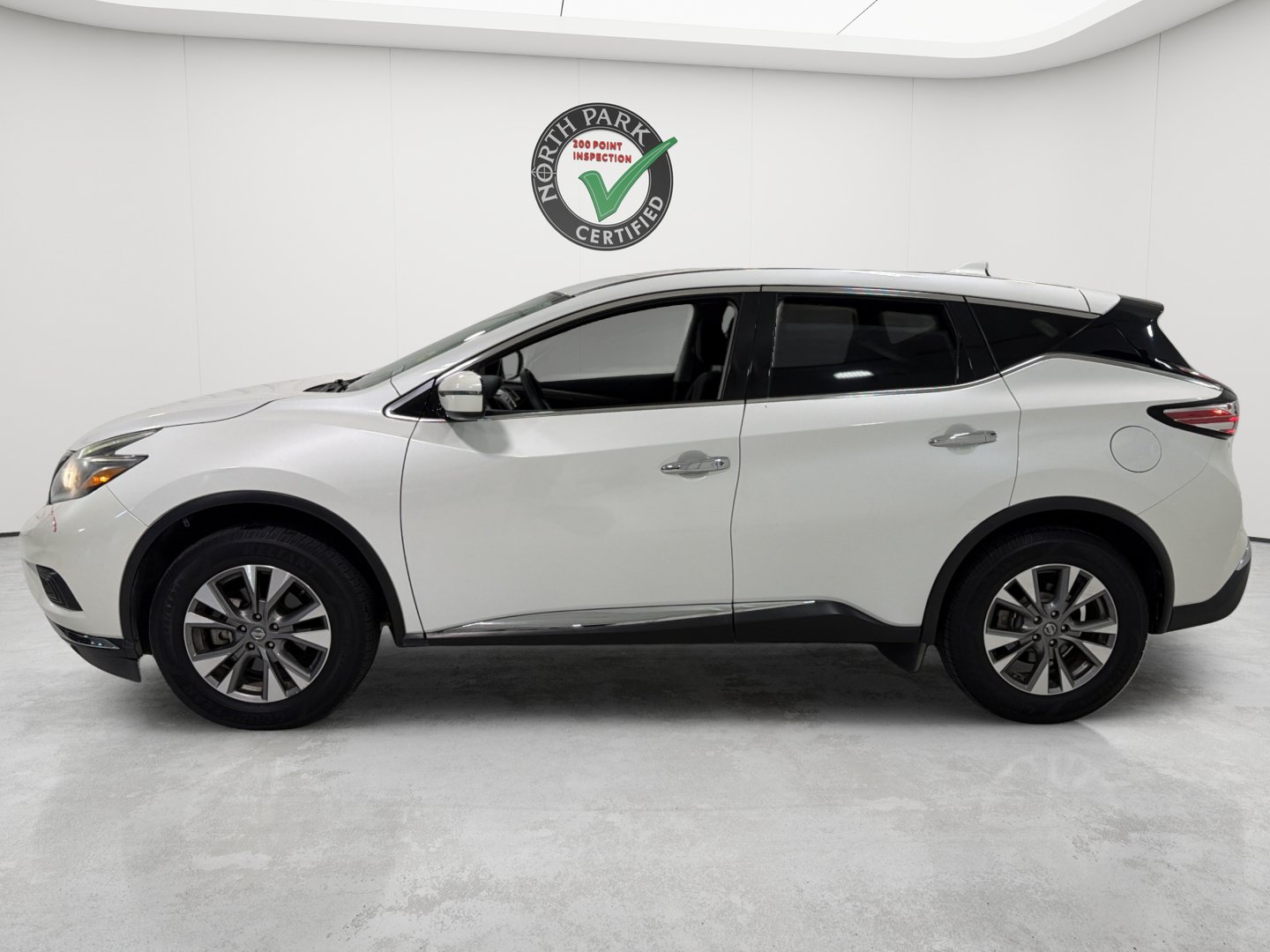 Used 2018 Nissan Murano S FWD image 2
