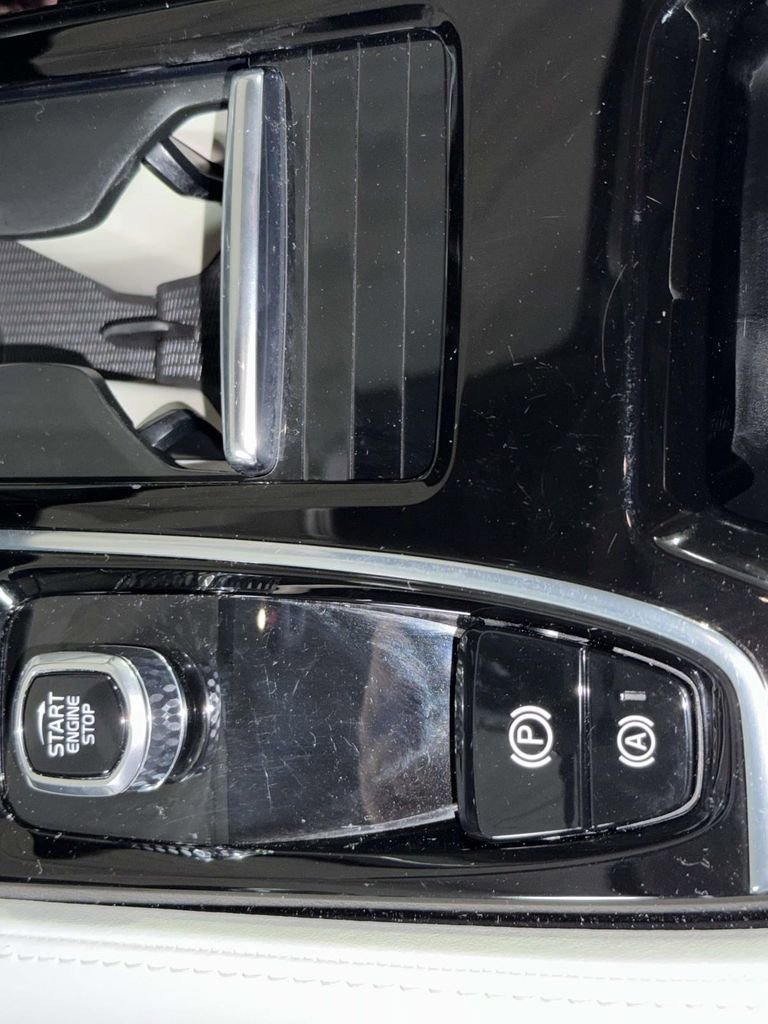 Used 2025 Volvo S60 T8 Plus image 21