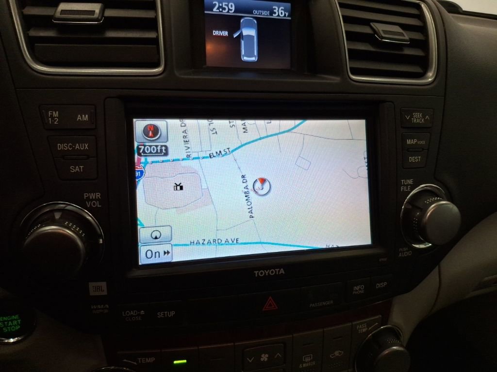 Used 2012 Toyota Highlander Limited image 25