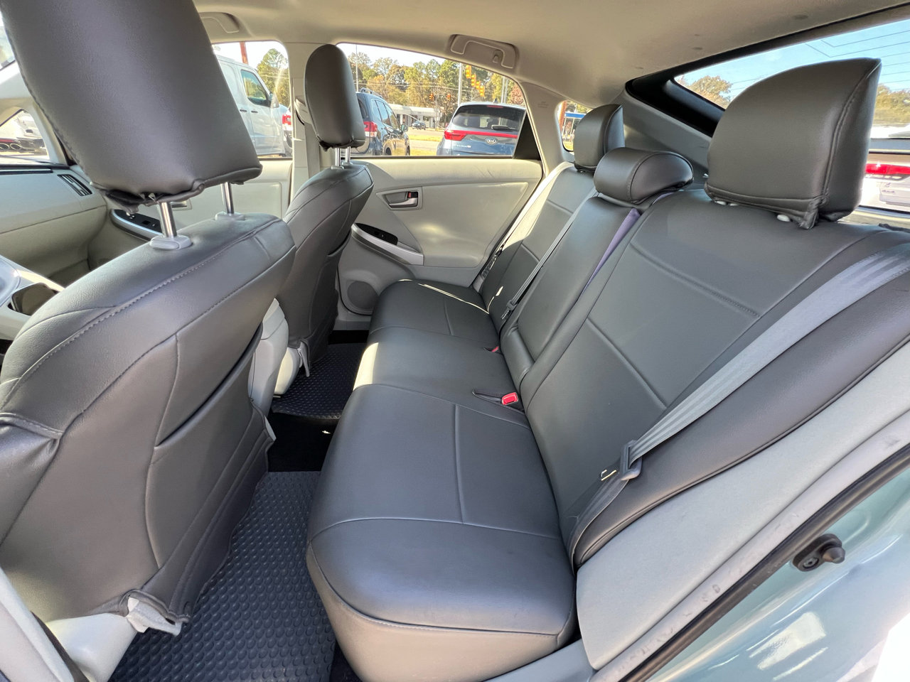 Used 2015 Toyota Prius Five image 24