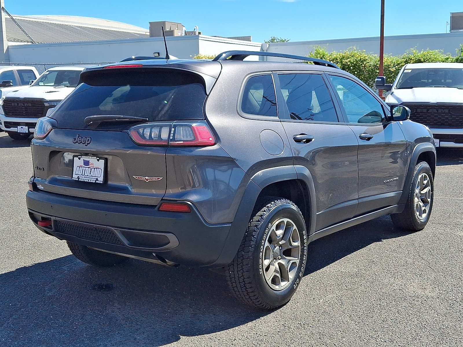 Used 2022 Jeep Cherokee Trailhawk w/ Comfort/Convenience Group AWD/4WD image 7