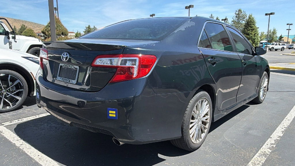 Used 2014 Toyota Camry SE FWD image 2