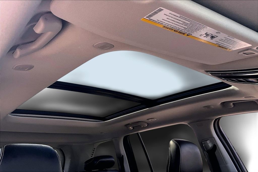 Used 2023 Jeep Grand Cherokee Limited w/ Black Appearance Package image 22