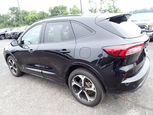 Certified 2023 Ford Escape ST-Line Select w/ Tech Pack #2 AWD/4WD image 4
