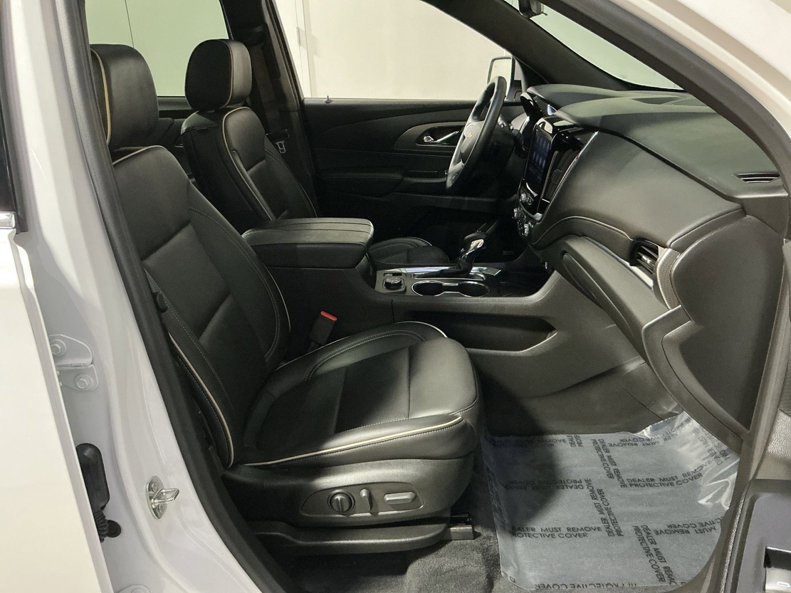 Used 2023 Chevrolet Traverse Premier image 35