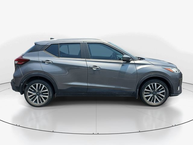 Used 2022 Nissan Kicks SV FWD image 2