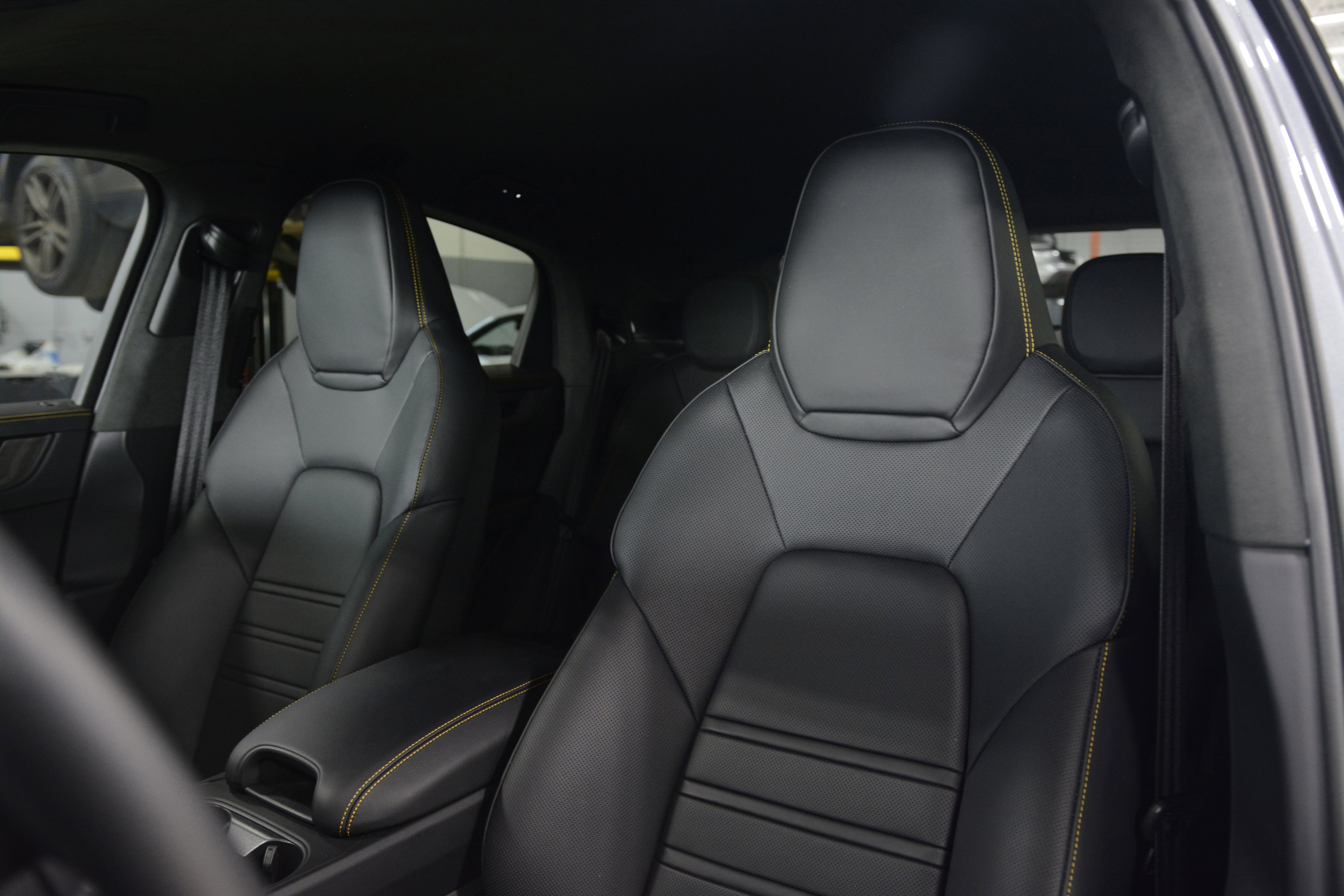 Certified 2026 Porsche Cayenne Turbo GT AWD/4WD image 5
