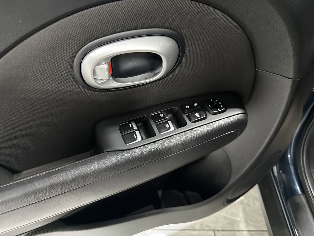 Used 2019 Kia Soul + FWD image 24