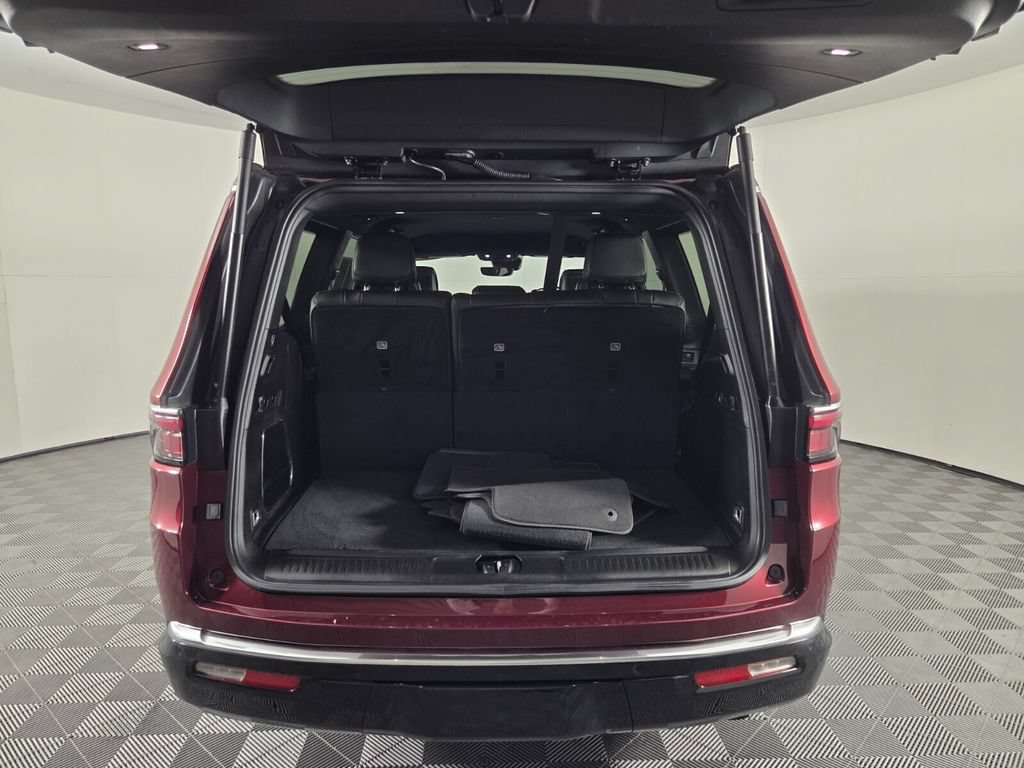 Used 2022 Jeep Wagoneer Series II AWD/4WD image 30