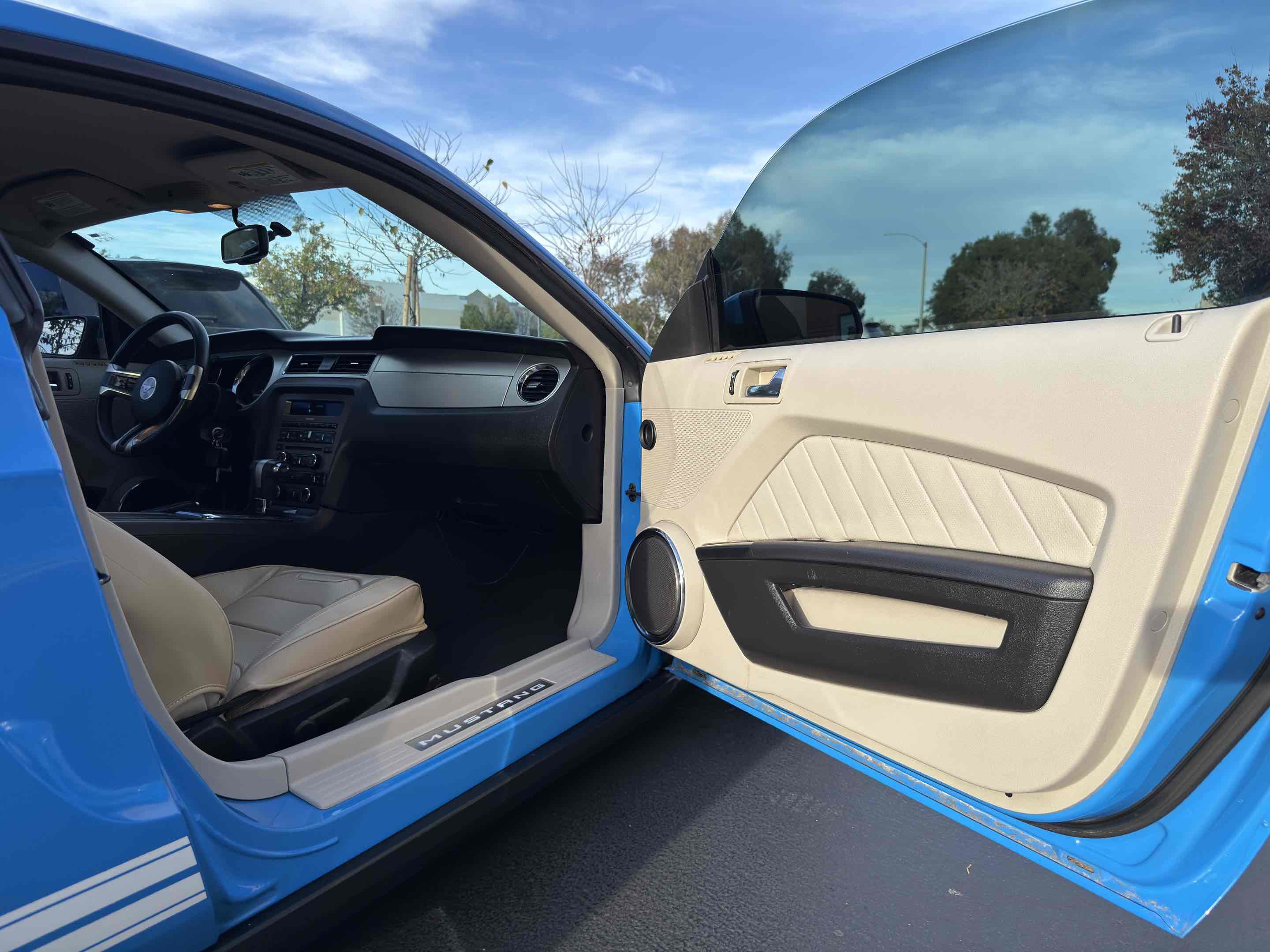 Used 2010 Ford Mustang Premium image 39