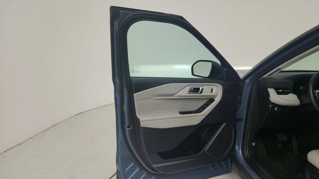Used 2025 Ford Explorer Active w/ Active Comfort Package RWD image 20
