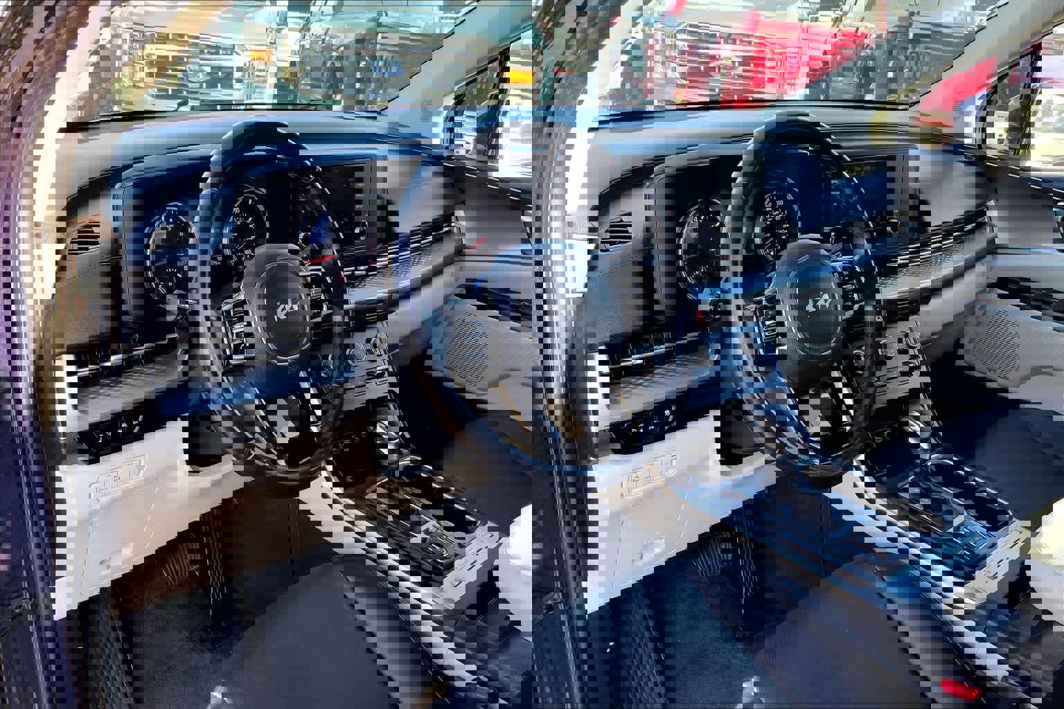 Used 2022 Kia Carnival LX image 17