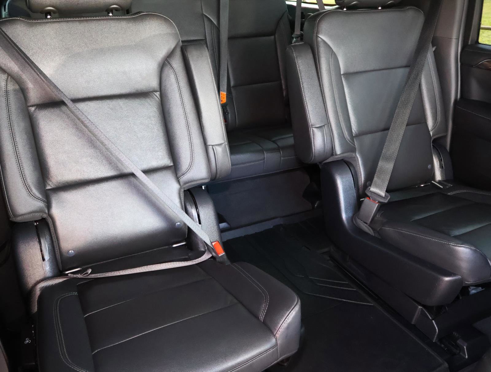 Used 2022 Chevrolet Suburban Z71 w/ Luxury Package image 23