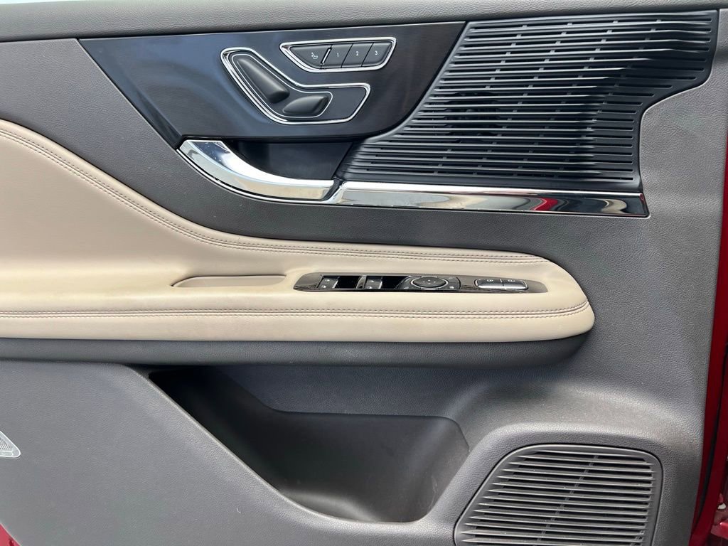 Used 2022 Lincoln Corsair FWD w/ Premium Package image 21