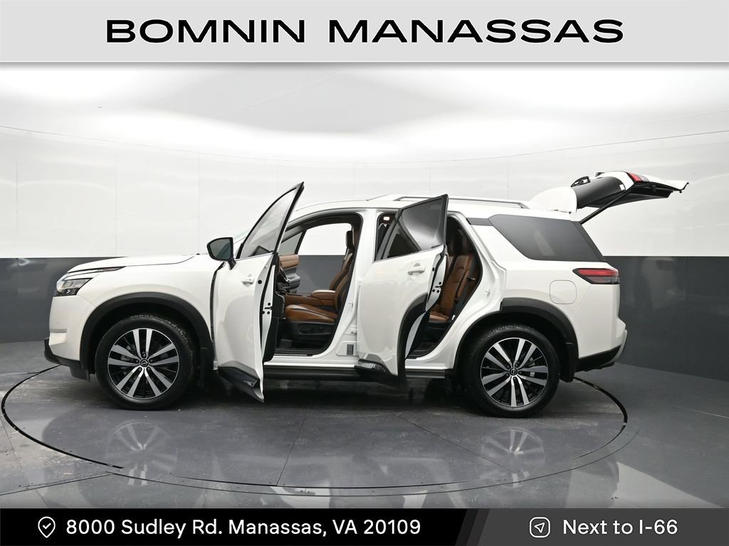 Used 2024 Nissan Pathfinder Platinum image 39