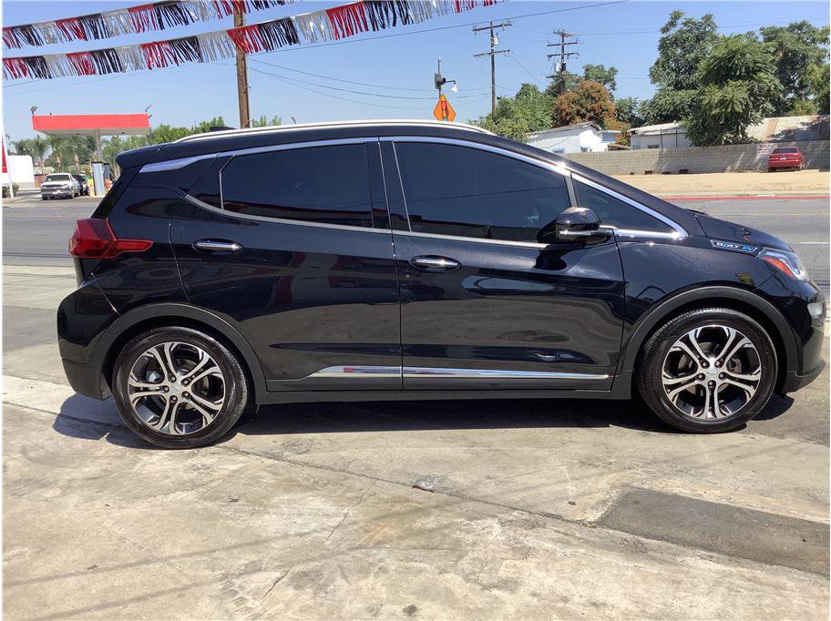 Used 2017 Chevrolet Bolt Premier w/ Driver Confidence II Package FWD image 5