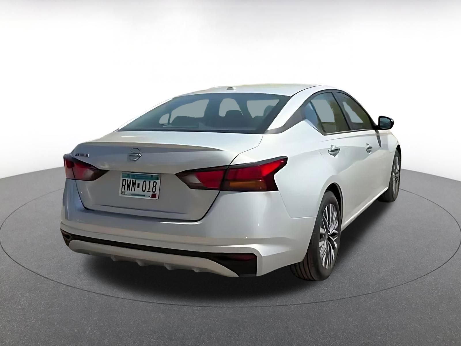 Used 2025 Nissan Altima 2.5 SV FWD image 14