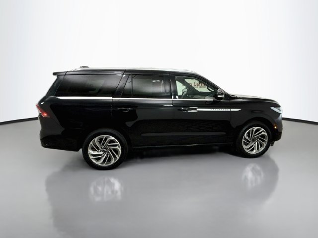 Used 2025 Lincoln Navigator Reserve AWD/4WD image 8
