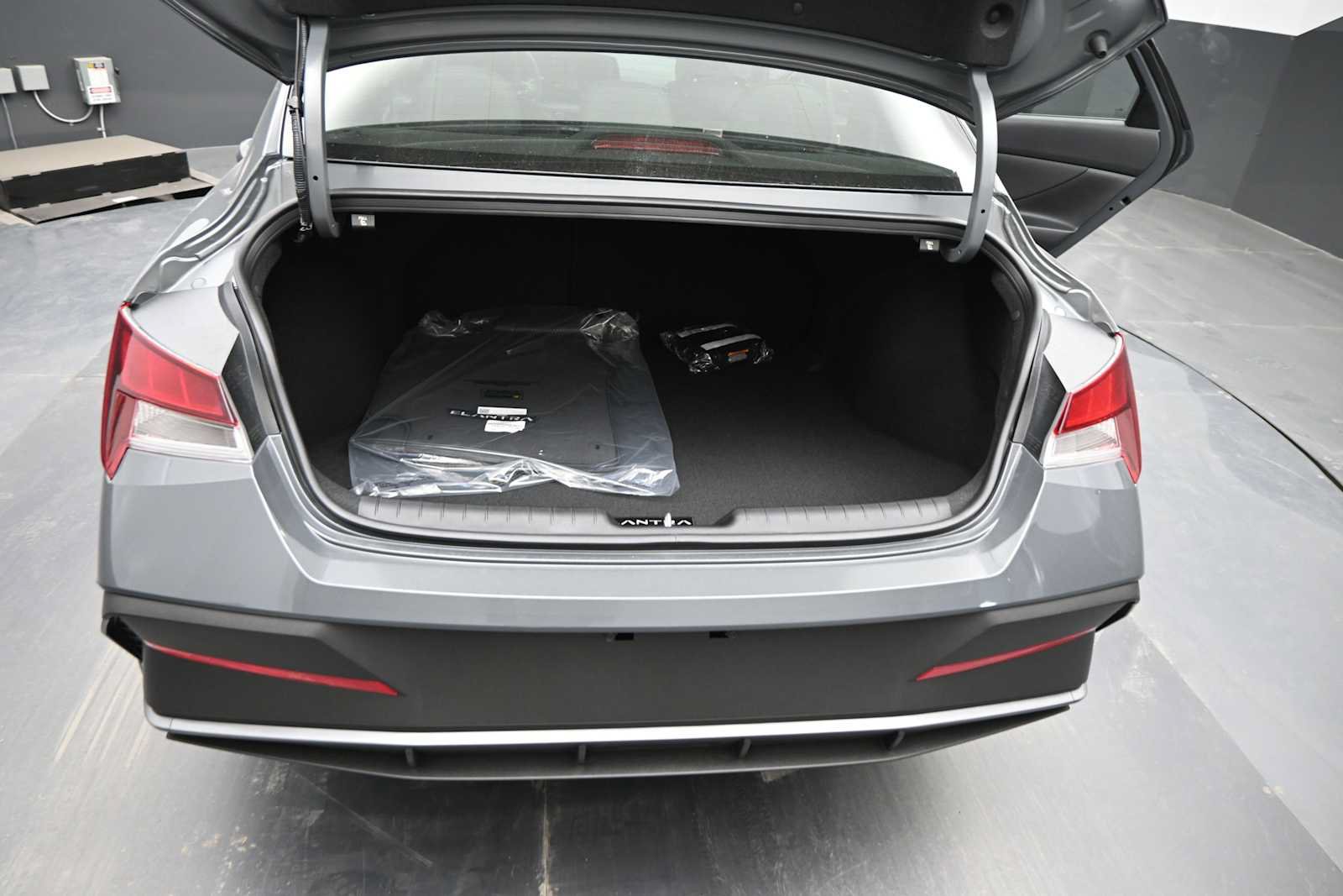 New 2026 Hyundai Elantra SEL Sport FWD image 15