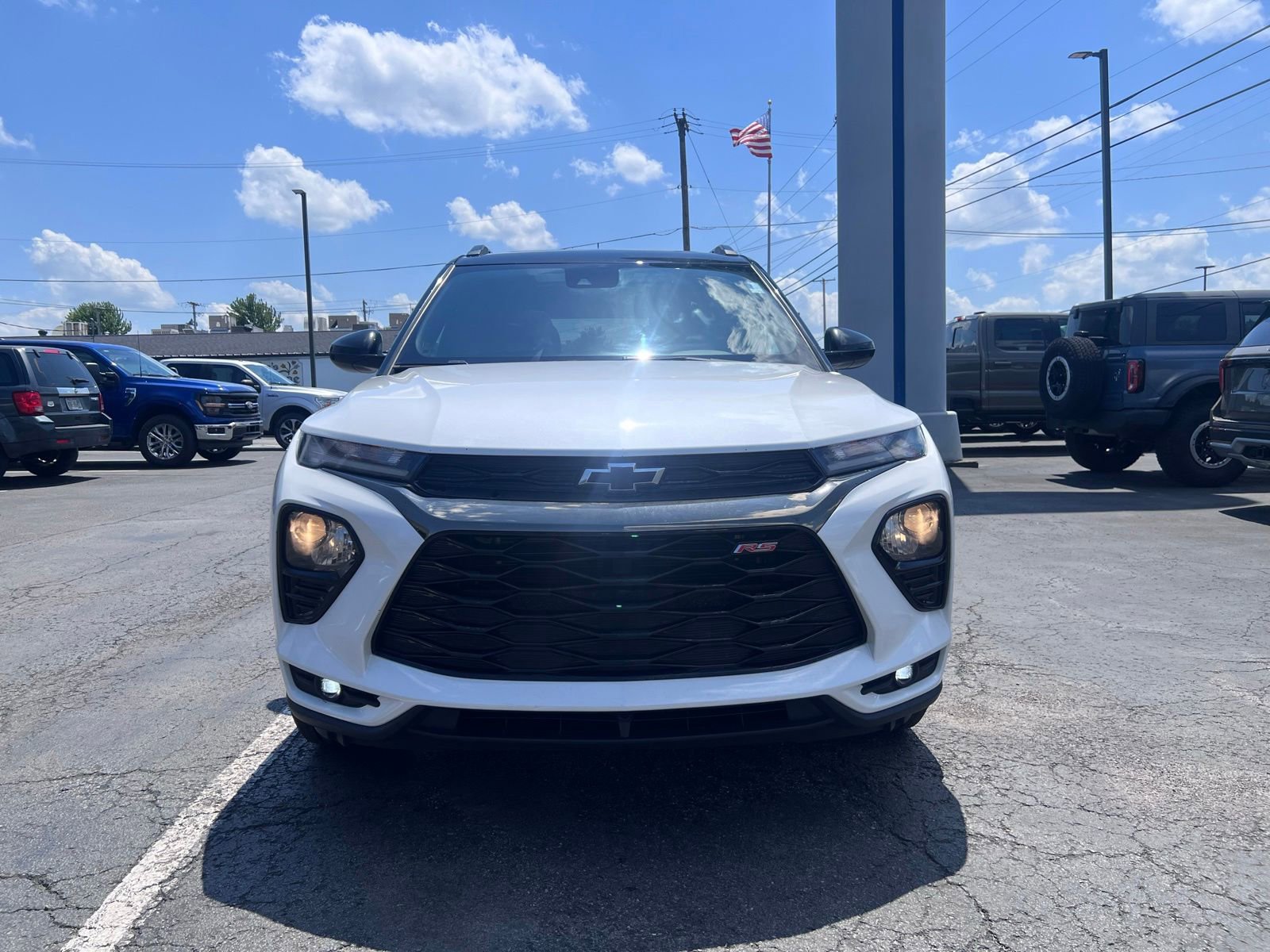 Used 2021 Chevrolet TrailBlazer RS w/ Sun and Liftgate Package FWD image 2