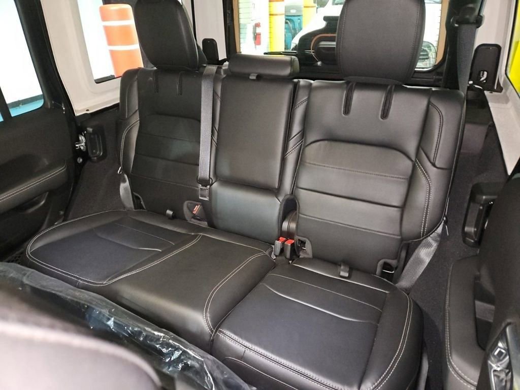 Used 2023 Jeep Wrangler Unlimited Sahara w/ Cold Weather Group image 13