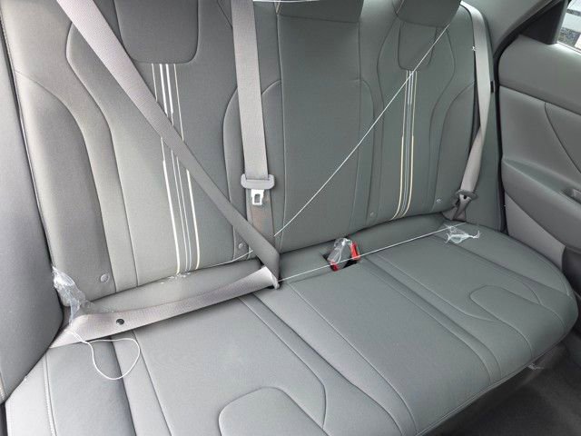 Certified 2025 Hyundai Elantra Sport image 27