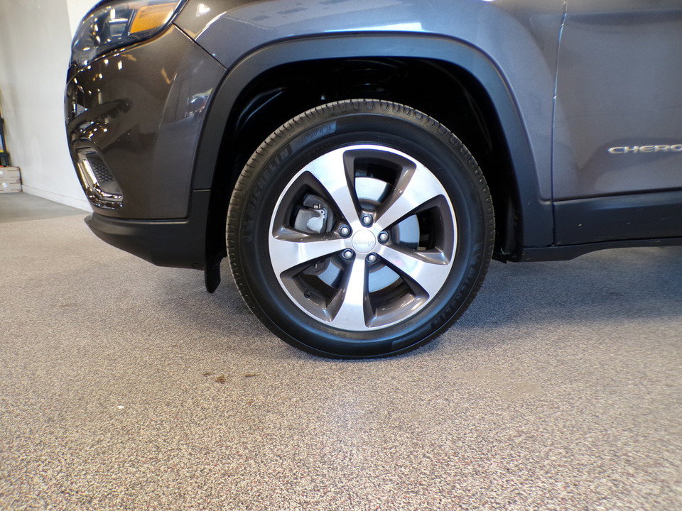 Used 2020 Jeep Cherokee Limited w/ Trailer Tow Group image 9