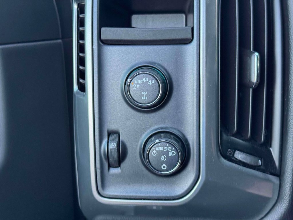 Used 2018 Chevrolet Silverado 1500 LT w/ All Star Edition AWD/4WD image 21