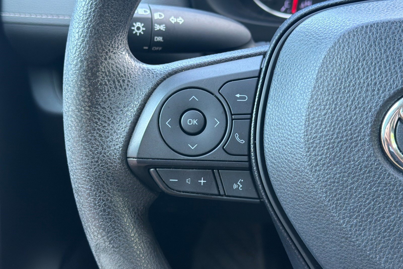 Used 2019 Toyota RAV4 LE w/ Carpet Mat Package FWD image 28