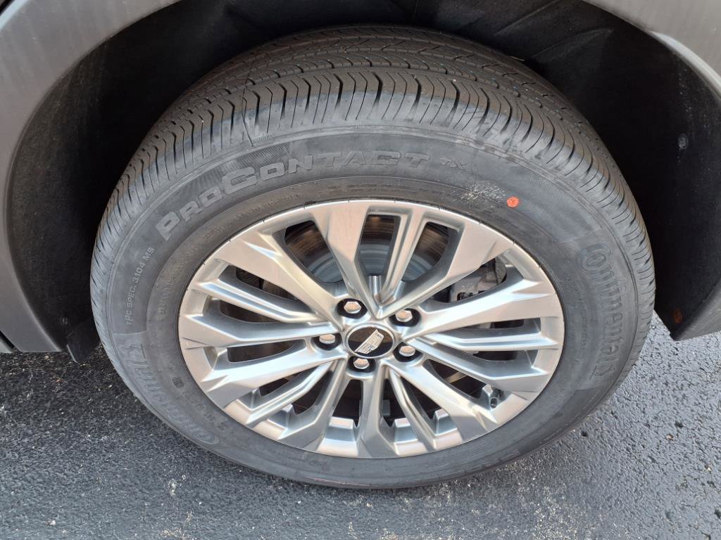 New 2025 Cadillac XT4 Premium Luxury image 13