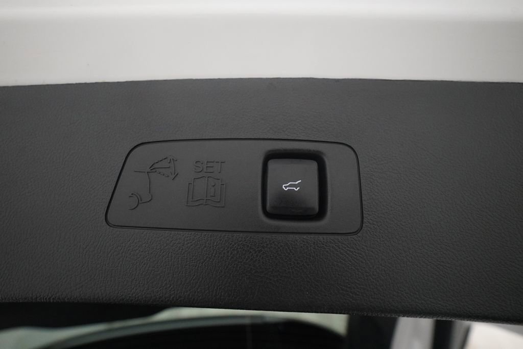 Used 2023 Lincoln Corsair AWD w/ Equipment Group 101A image 17