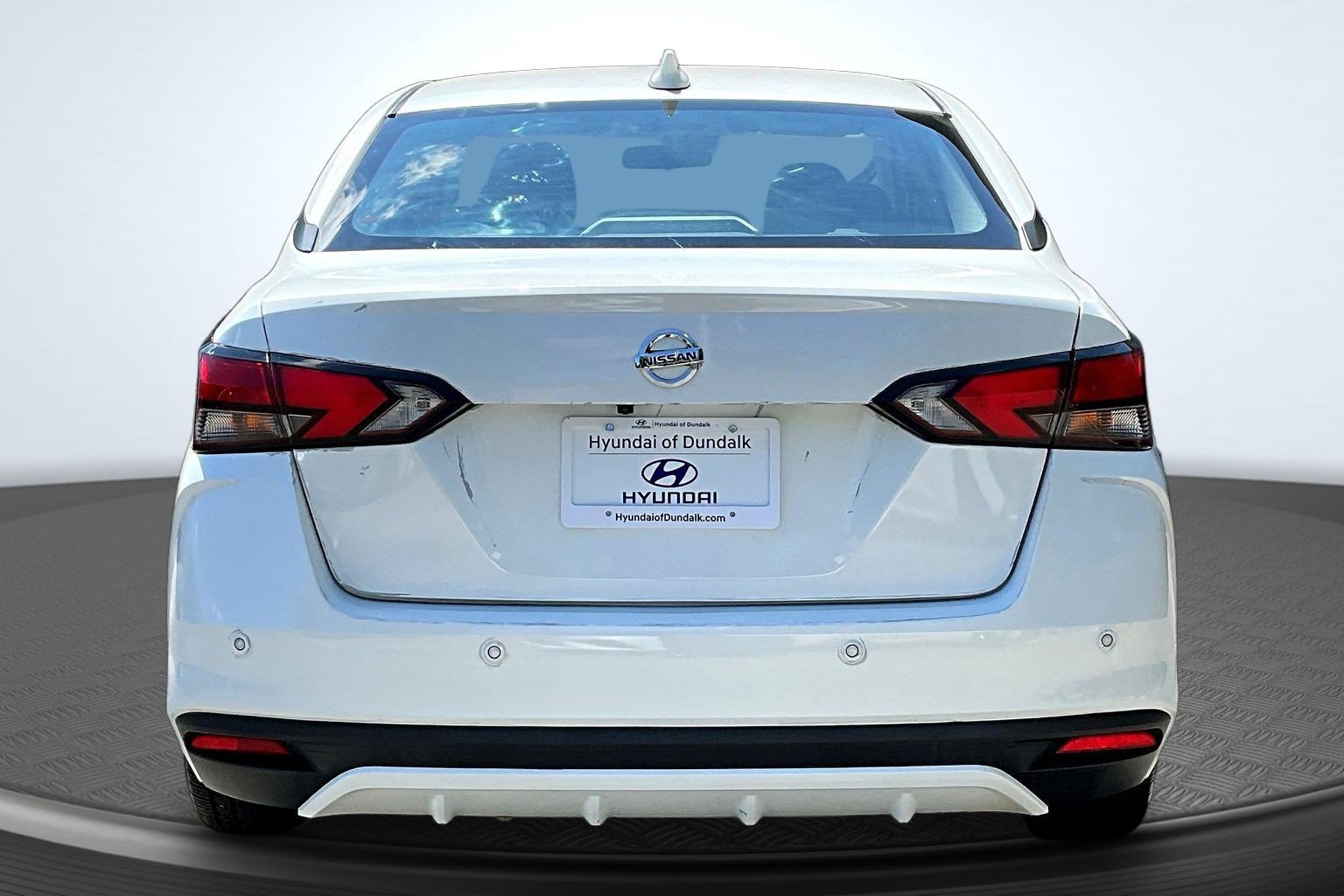 Used 2022 Nissan Versa SV FWD image 4