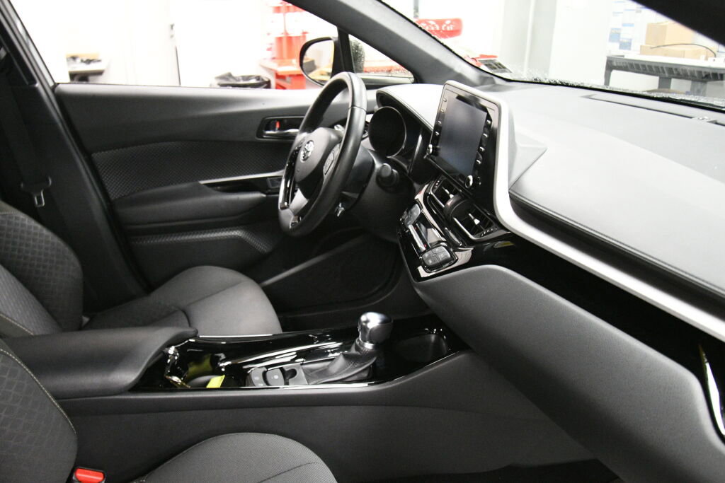 Used 2022 Toyota C-HR Nightshade image 28