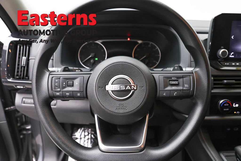Used 2023 Nissan Pathfinder S AWD/4WD image 10