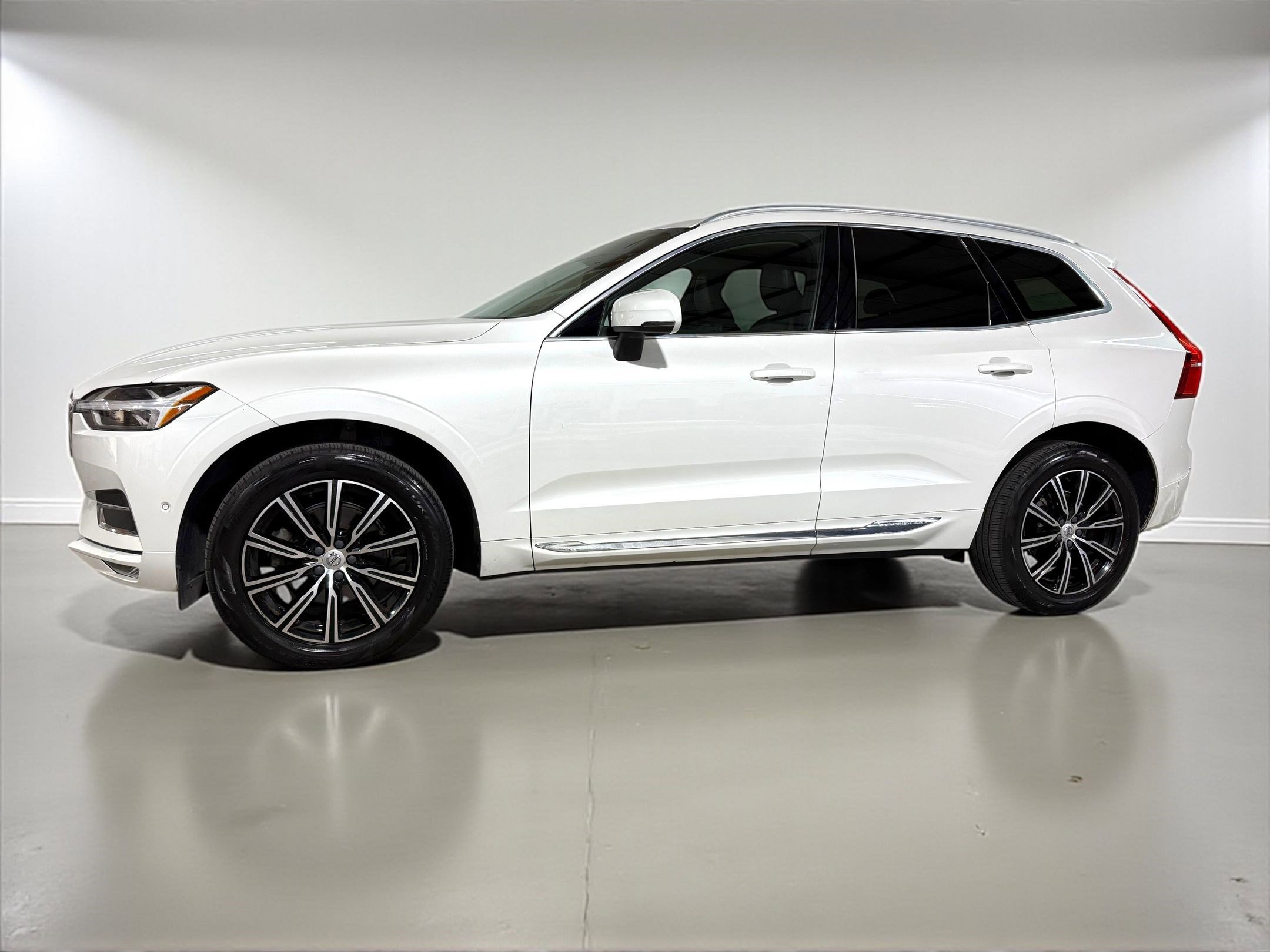 Used 2019 Volvo XC60 T5 Inscription w/ Protection Package Premier image 2