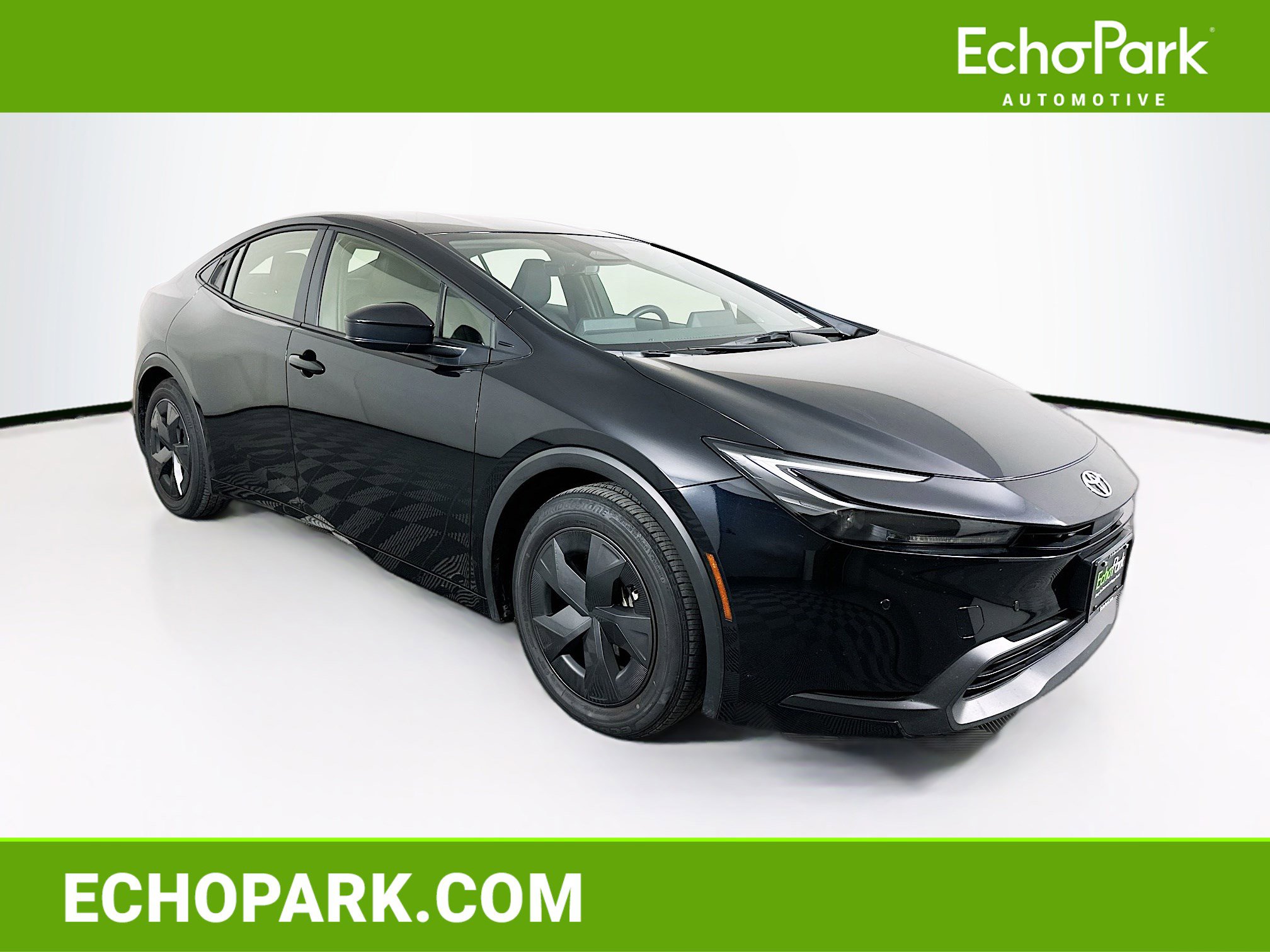 Used 2025 Toyota Prius LE image 1