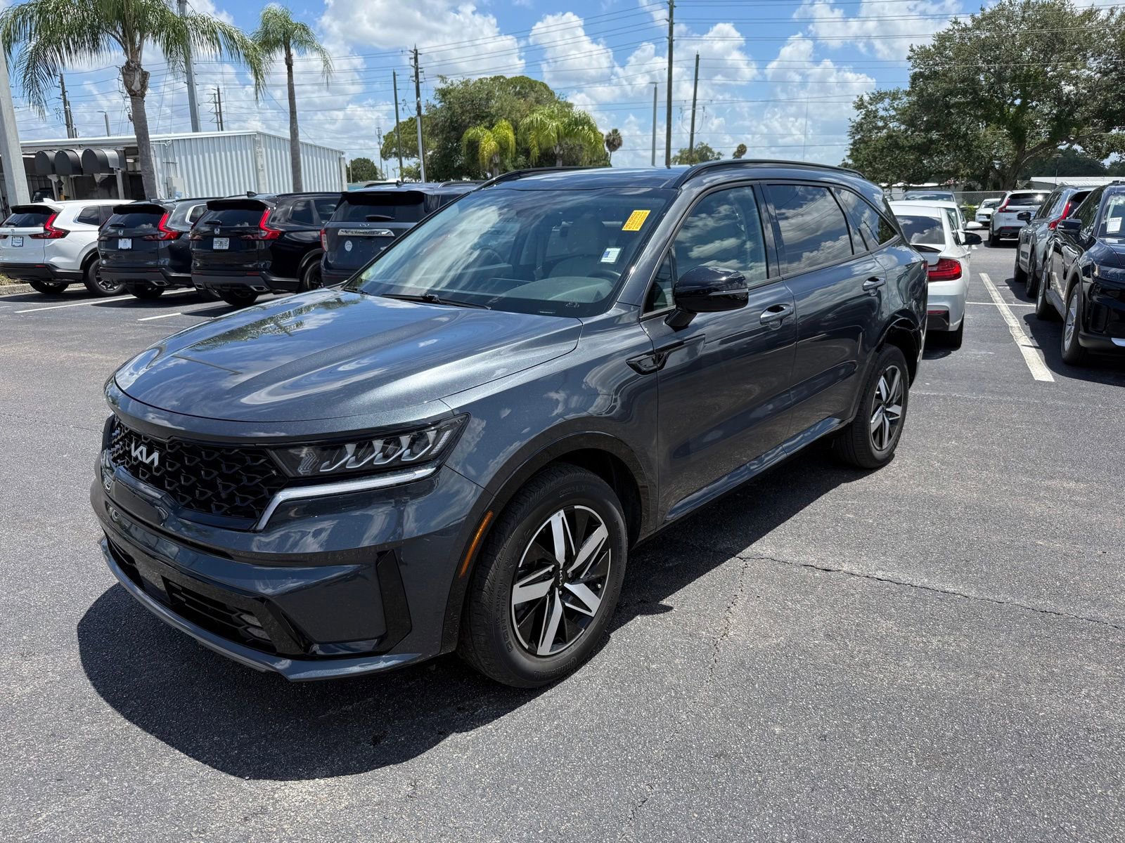 Used 2023 Kia Sorento EX w/ Panoramic Sunroof Package FWD image 3