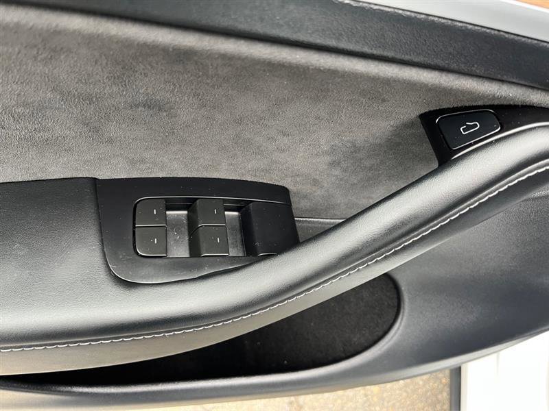 Used 2024 Tesla Model Y Long Range image 10