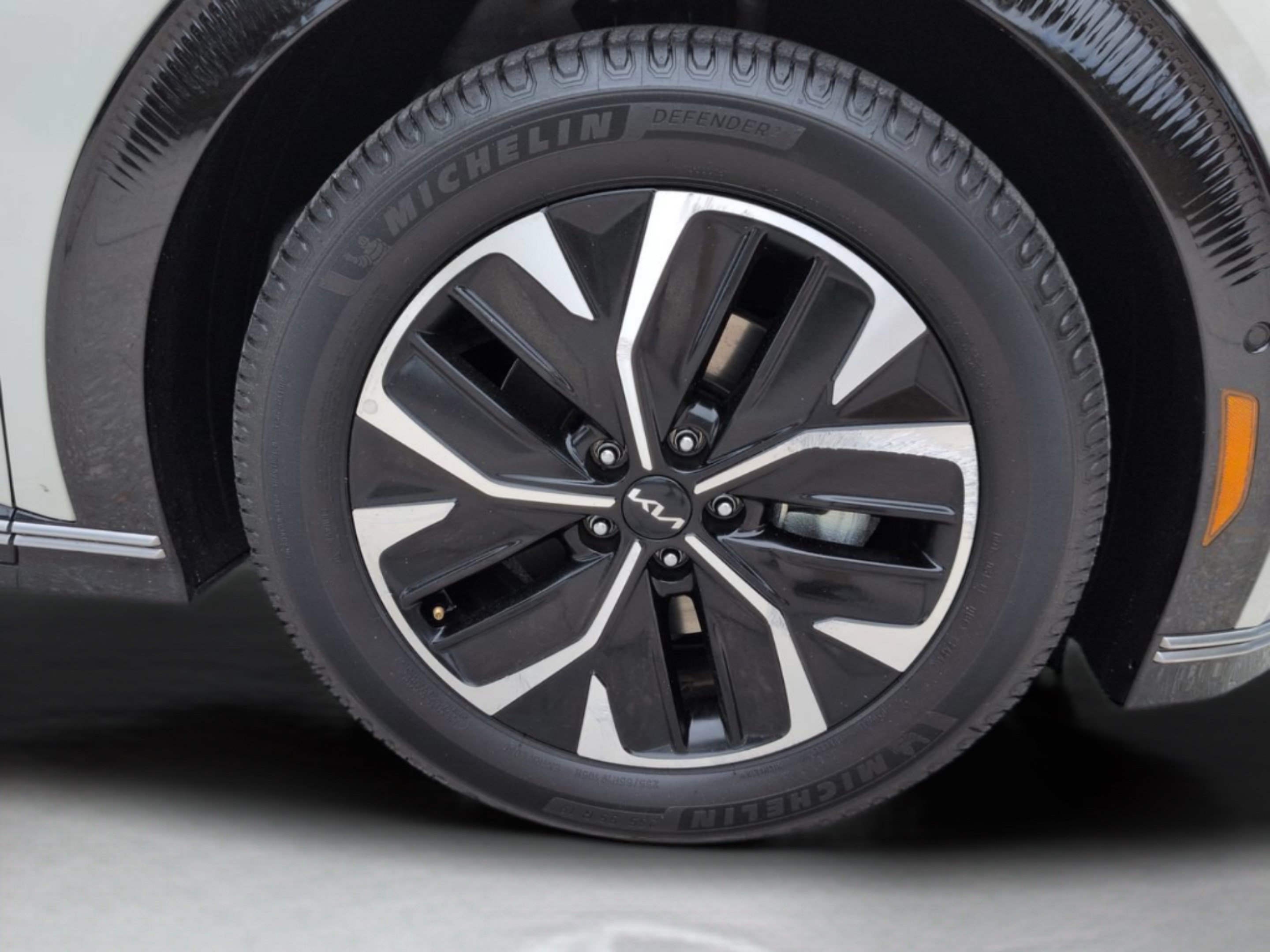 Certified 2022 Kia EV6 Wind w/ Wind Technology Package AWD/4WD image 13