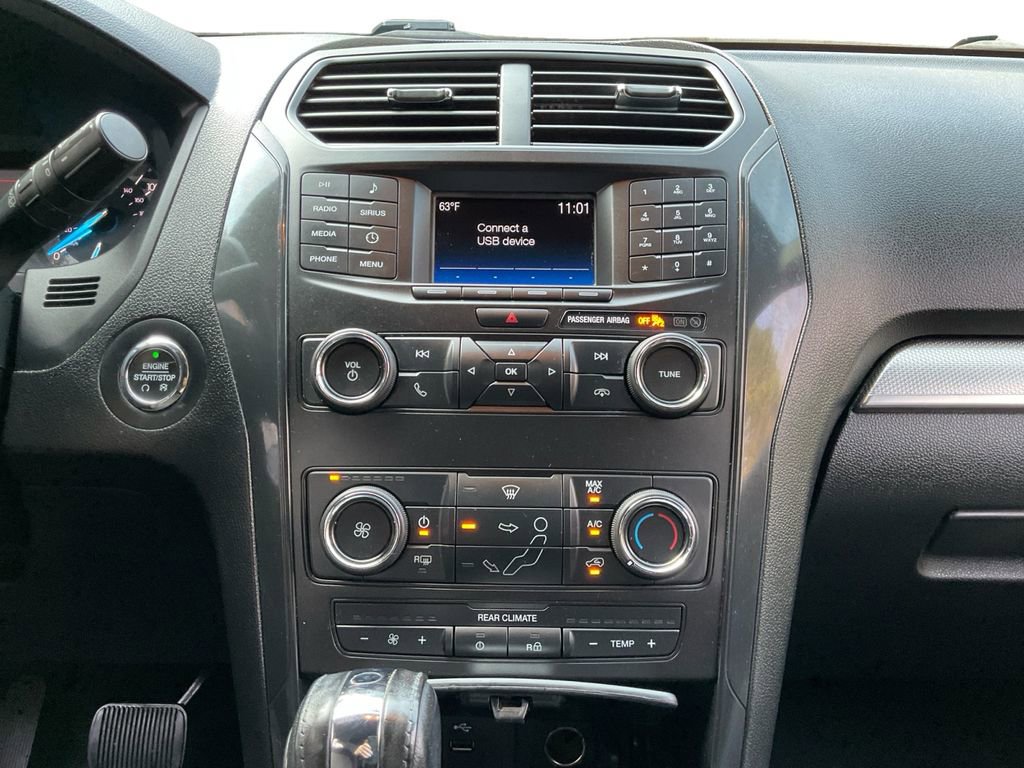 Used 2018 Ford Explorer XLT image 12