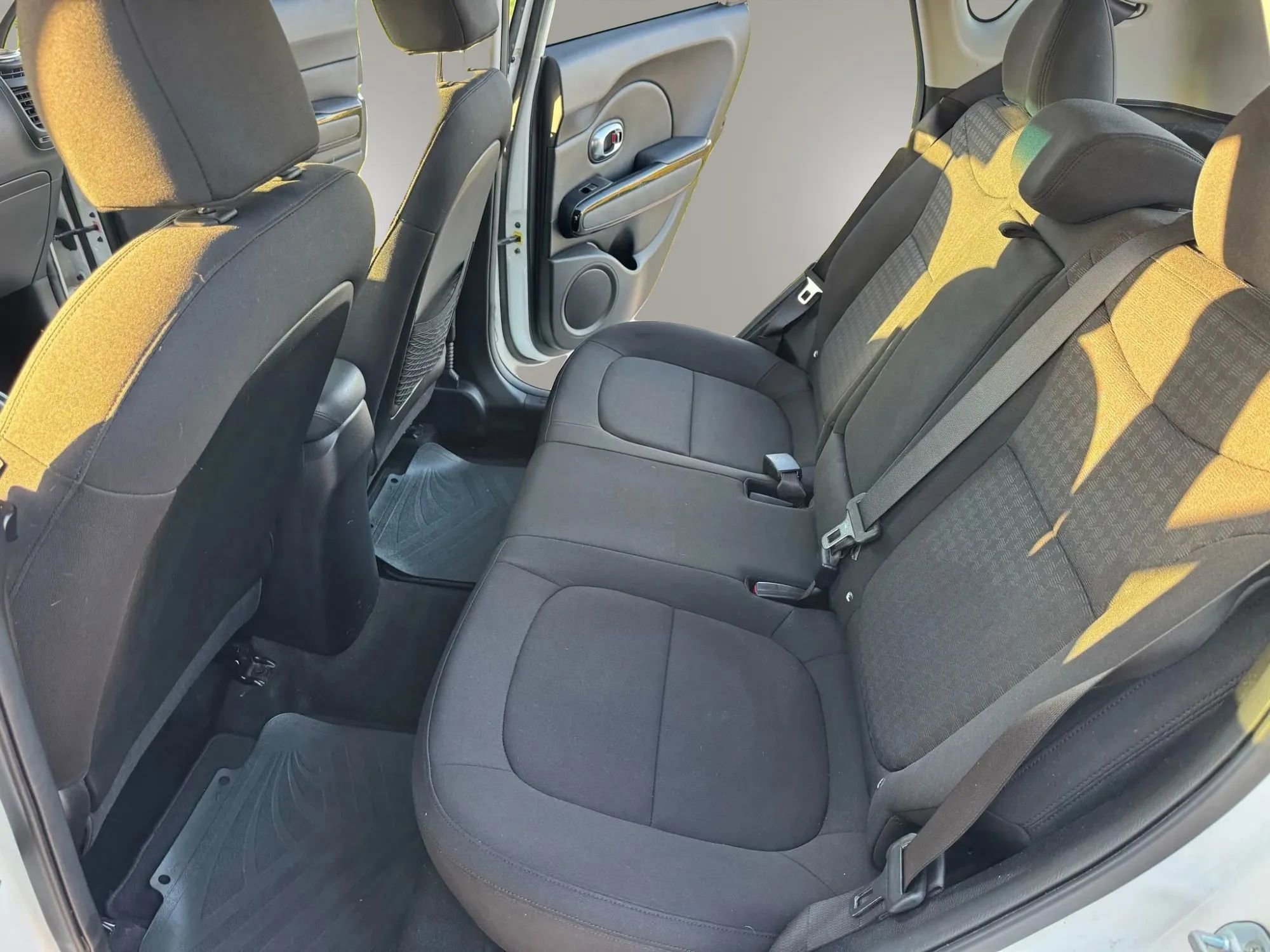 Used 2014 Kia Soul ! FWD image 11