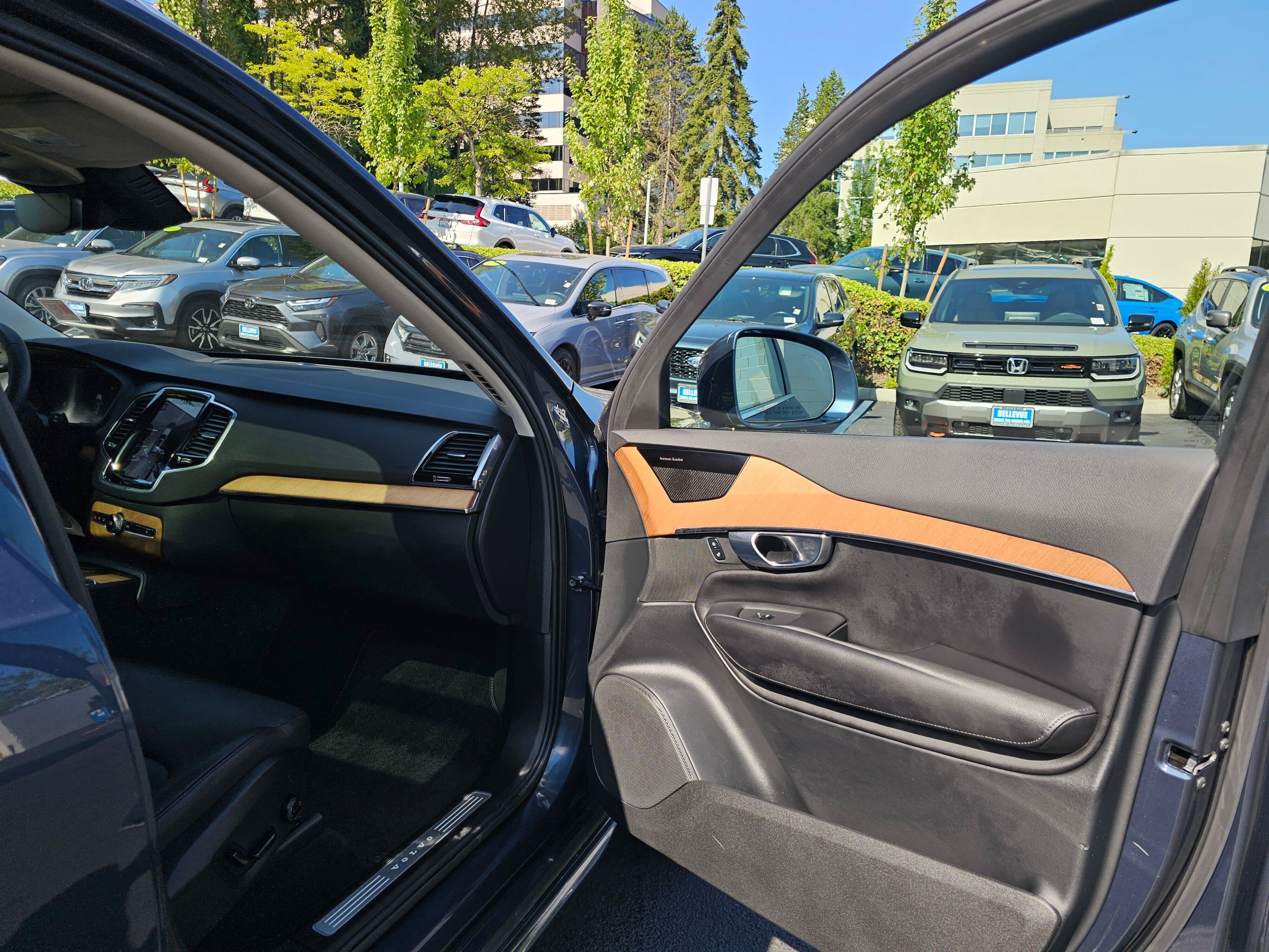 Used 2023 Volvo XC90 B5 Plus w/ Protection Package Premier AWD/4WD image 12
