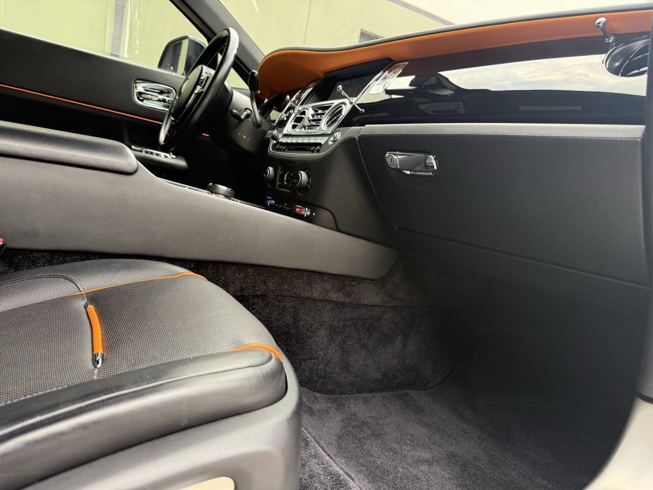 Used 2018 Rolls-Royce Dawn RWD image 51