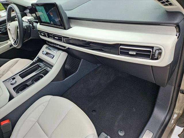 Used 2025 Lincoln Aviator Reserve AWD/4WD image 21