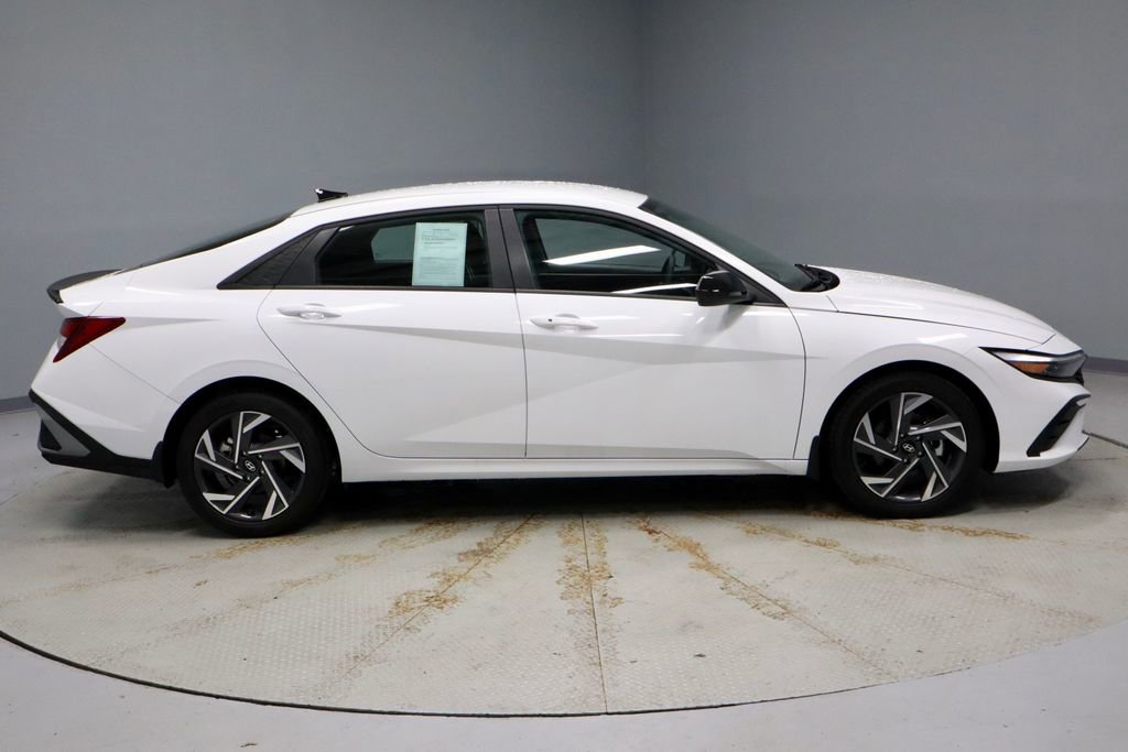 Certified 2025 Hyundai Elantra Sport image 5