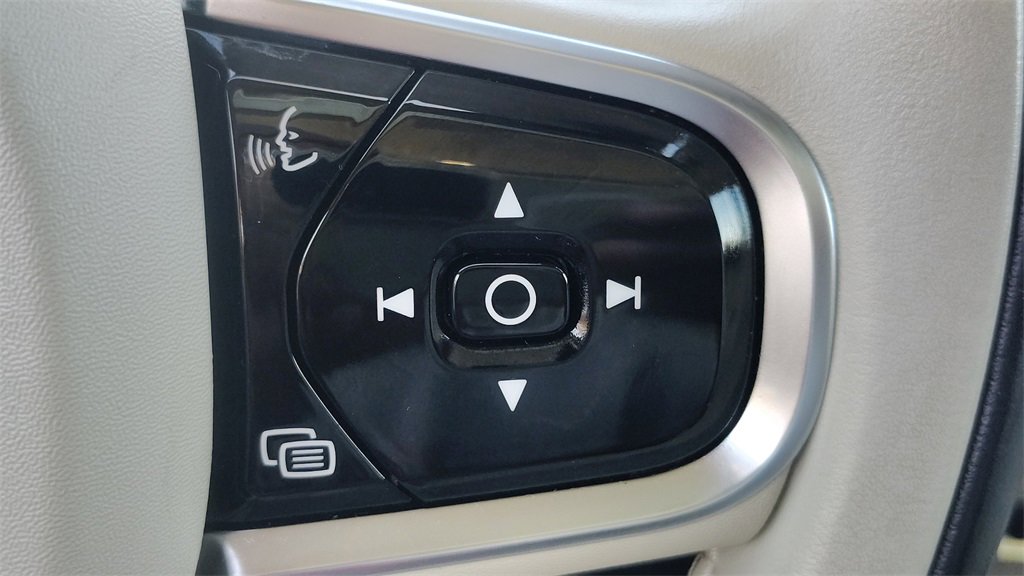 Used 2023 Volvo XC90 B6 Plus w/ Protection Package Premier image 15