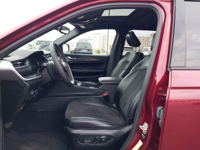 Used 2024 Jeep Grand Cherokee L Altitude image 3