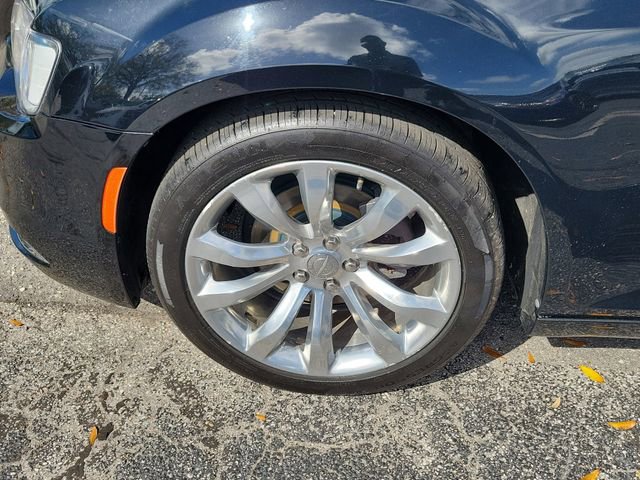 Used 2019 Chrysler 300 Limited image 5