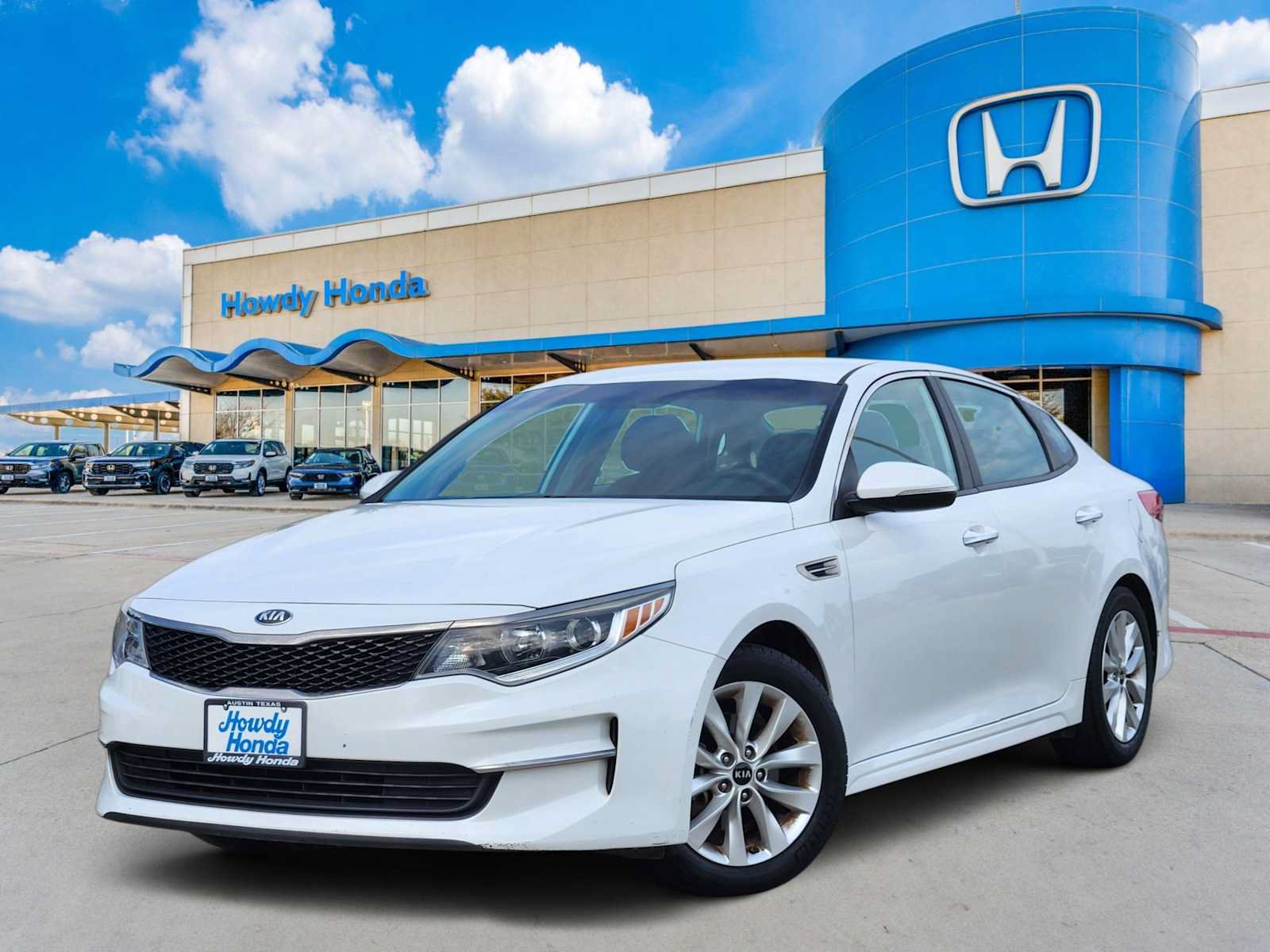 Used 2017 Kia Optima LX FWD image 1